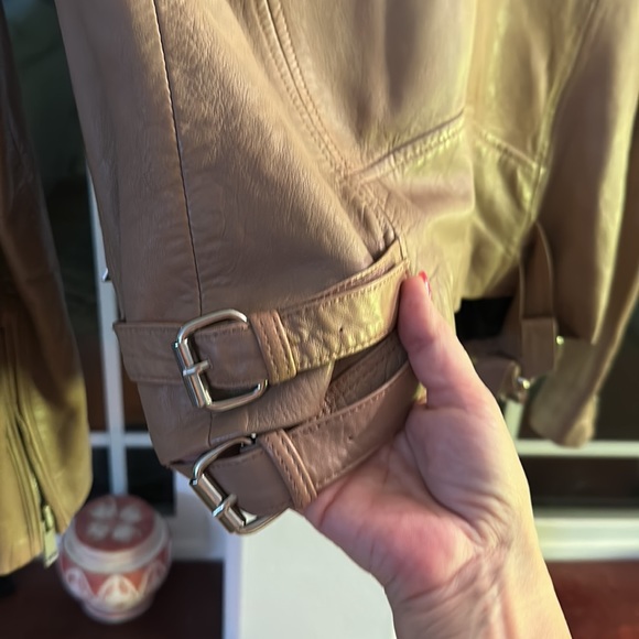 Soft leather taupe colored Moto-jacket. - Picture 3 of 7